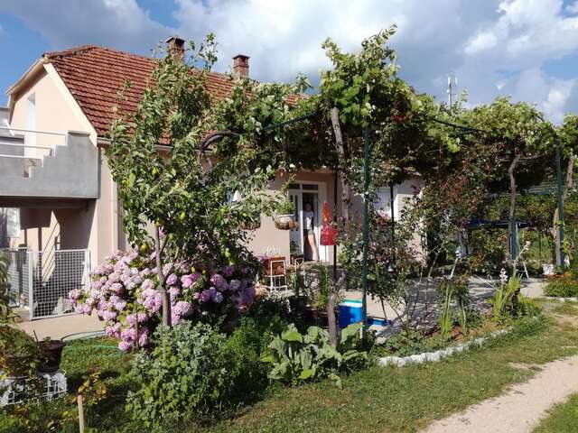 Отели типа «постель и завтрак» Frile Apartments Никшич-3